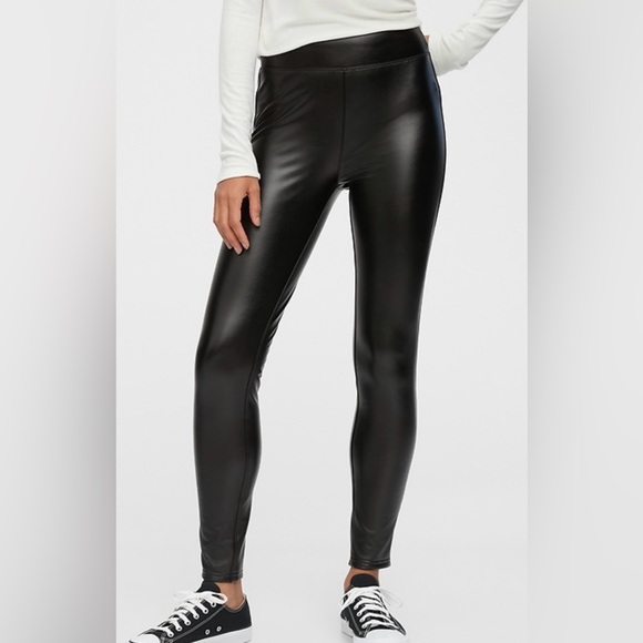 GAP Pants - GAP Faux Leather Leggings Sz Med